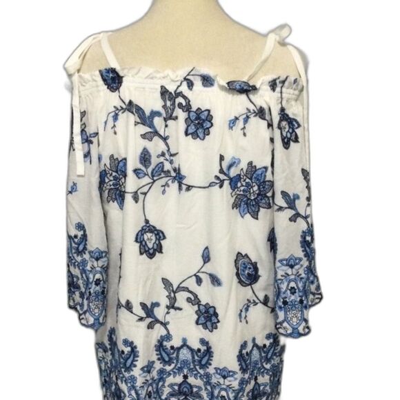 Parker Blouse Top Women’s Size Large Color White & Blue Embroidered Flower - Picture 4 of 11